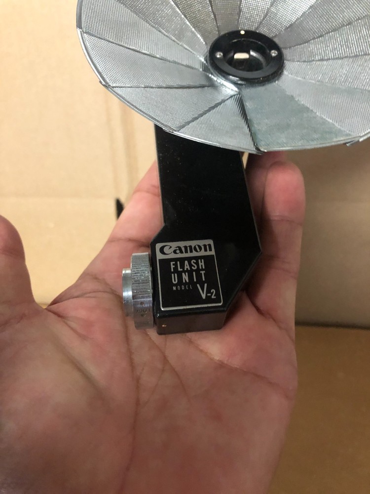 Canon Flash Unit Model V-2 + Leather Case