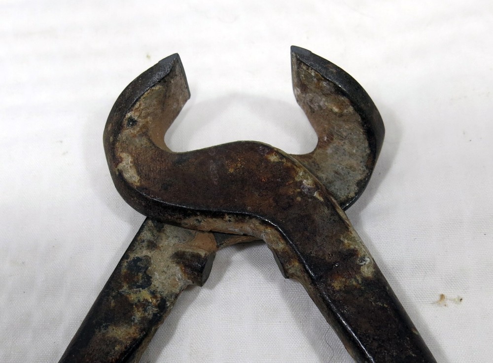 Pincer Tool Vintage