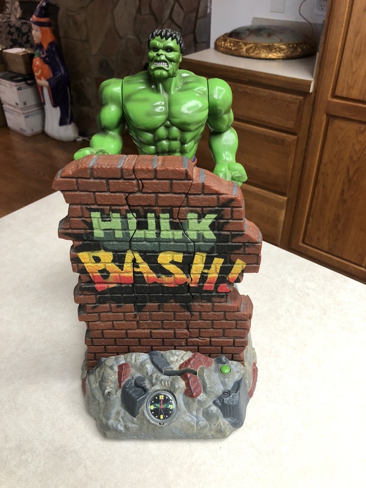 The Incredible Hulk Action Wall Bash With Clock & Bank 2002