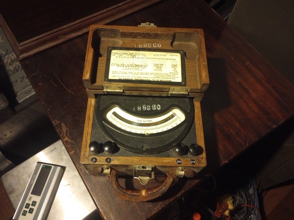 Very Nice Antique Weston 300 Vdc  Meter Box