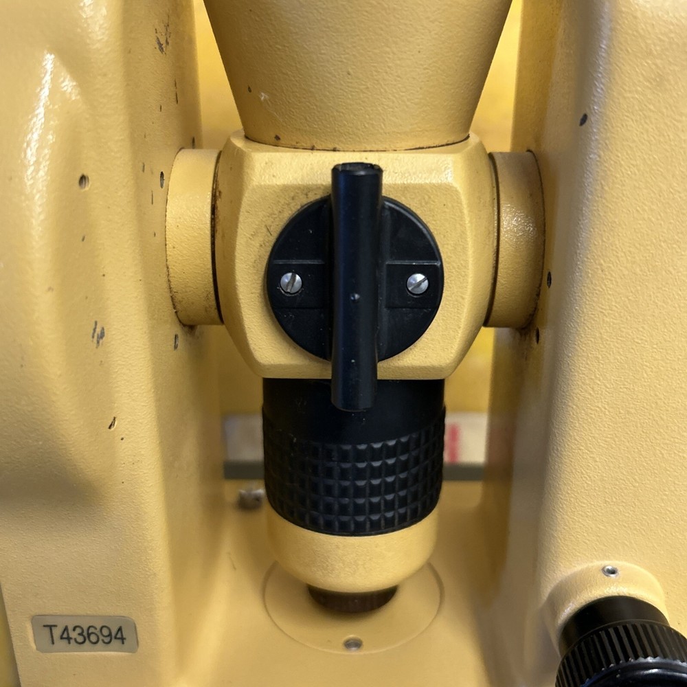 South Electronic Theodolite ET-05 W/ Case