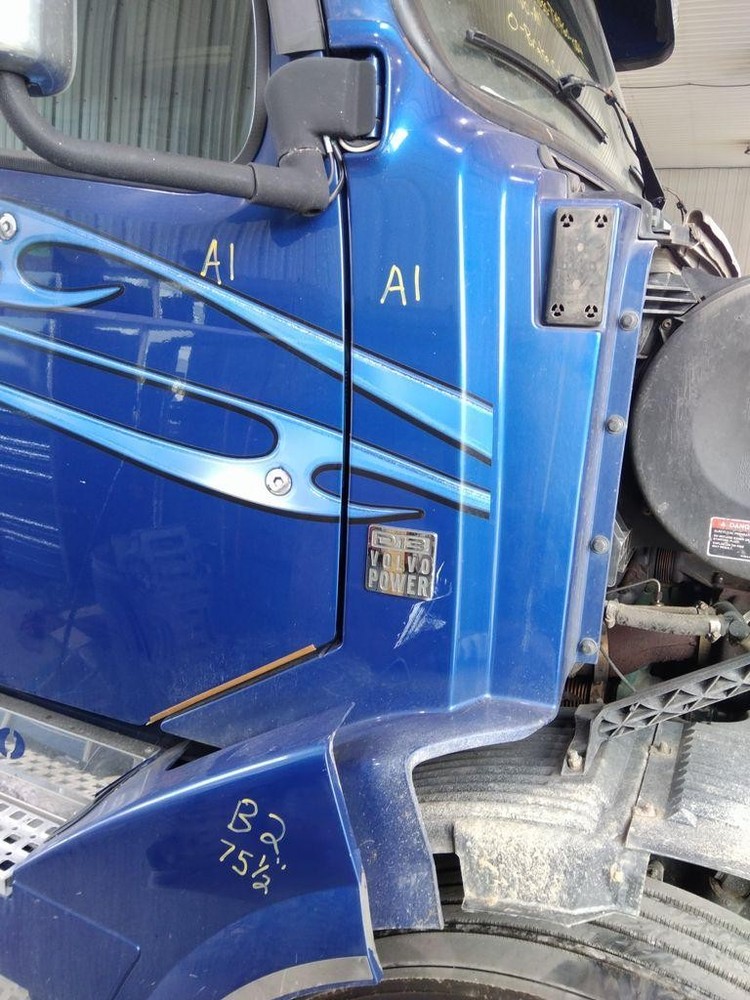For 2013 VOLVO VNL COWL Right ,  MN