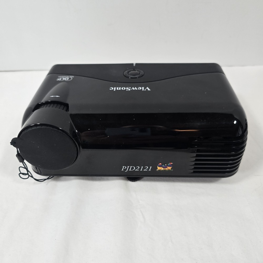 ViewSonic PJD2121 Short Throw SVGA DLP Projector With Case