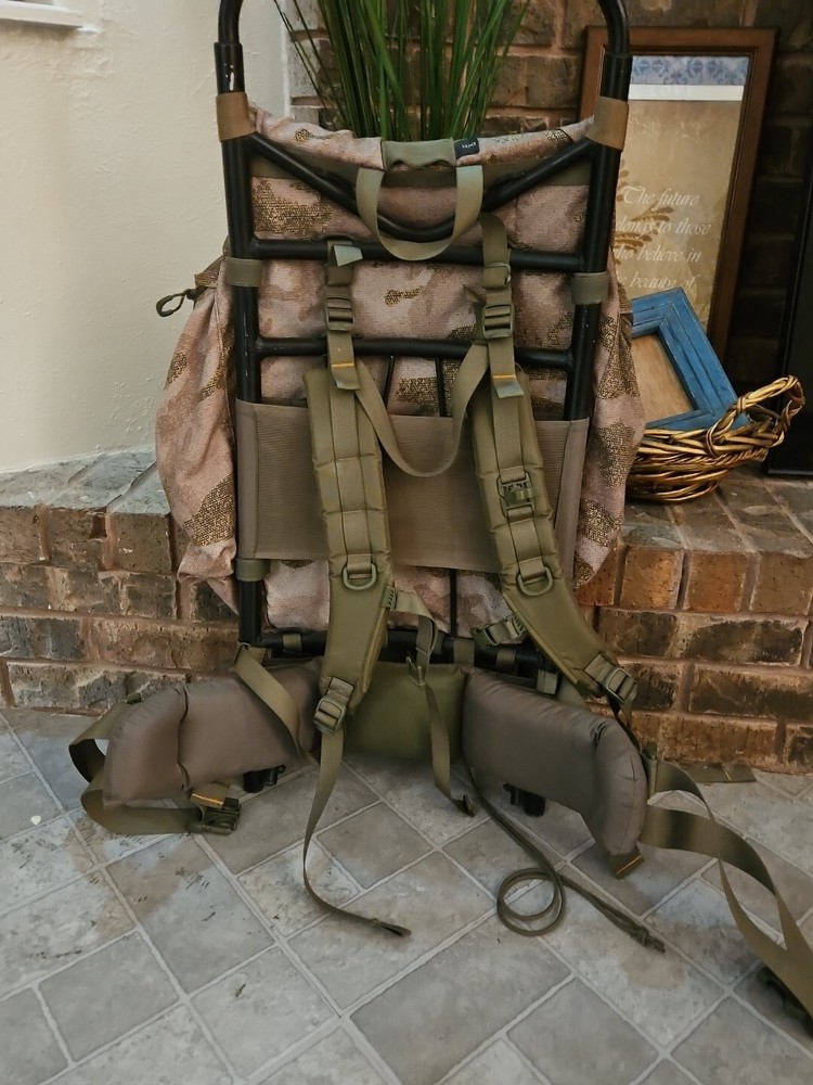 Cabelas Alaskan Camouflage H20 External Frame & Backpack Great Condition