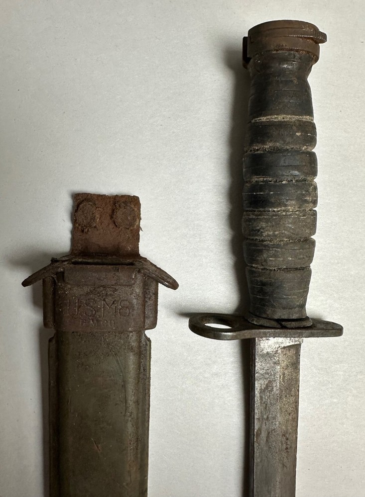M1 CARBINE "CAMILLUS" LEATHER HANDLE BAYONET WITH BROKEN M8 SCABBARD # USD-CML