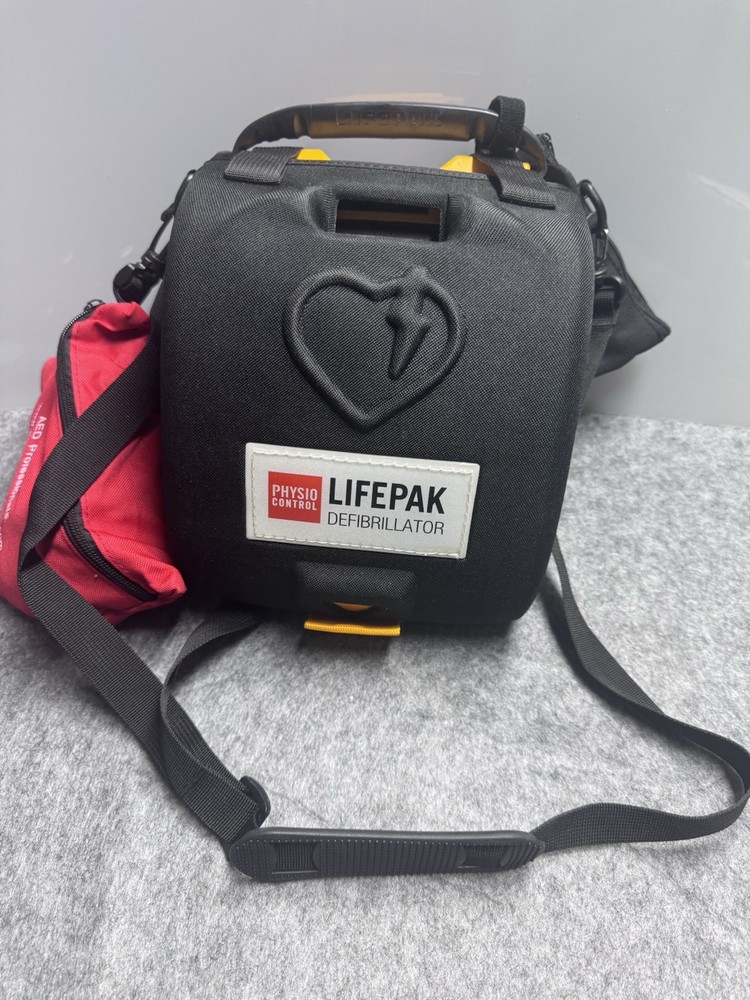 Physio Control Lifepak CR Plus Great Condition With Case