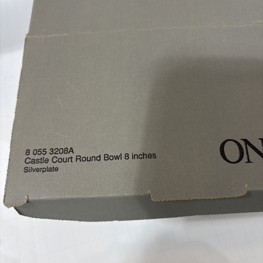 Oneida - Castle Court Round Bowl 8" Silverplate Bowl with plastic liner-used
