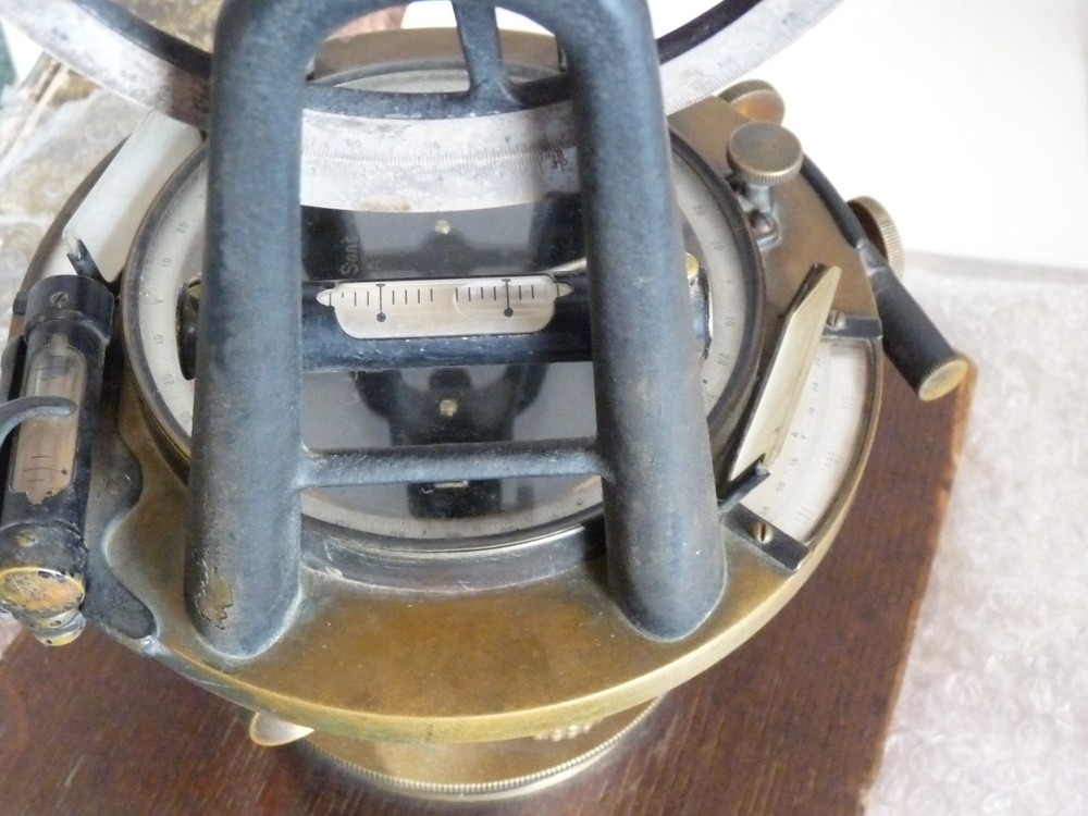 BERGER TRANSIT WITH COMPASS AND CASE 124