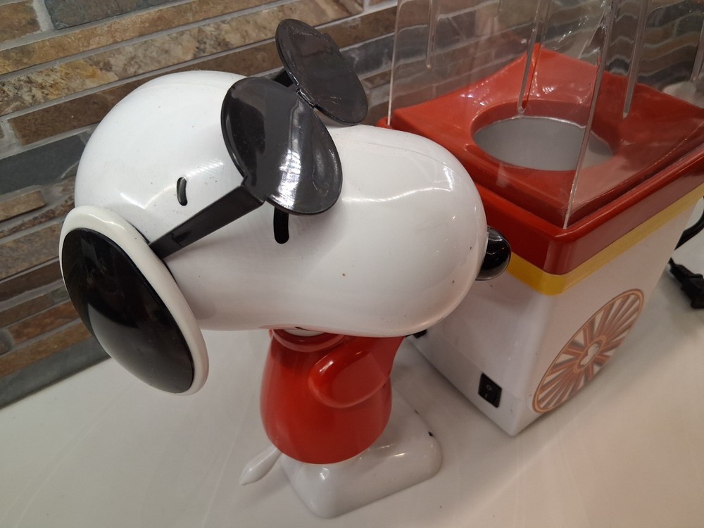 SNOOPY Popcorn Push Cart ~ Joe Cool. Peanuts.