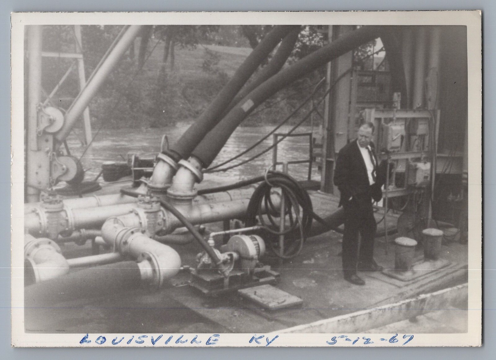 1967 Gulf Oil & Gas Vintage 4.25 x 3" Photo Pipeline Louisville, Kentucky   9457