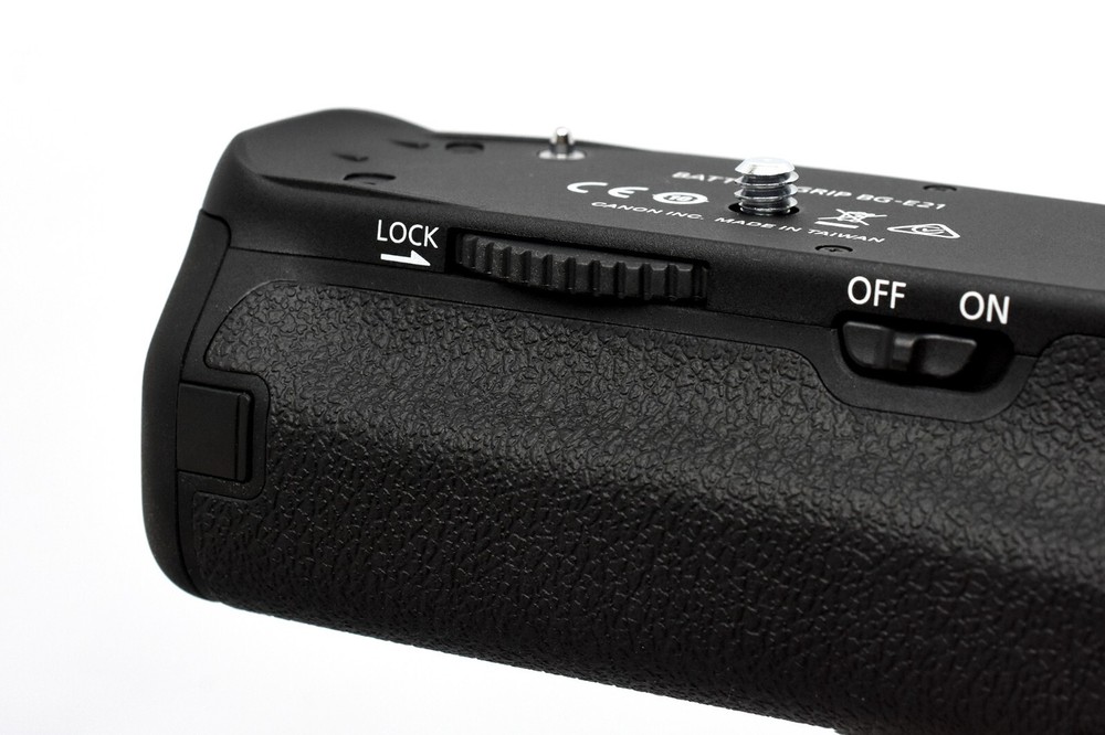 Canon BG-E21 Battery Grip - MINT