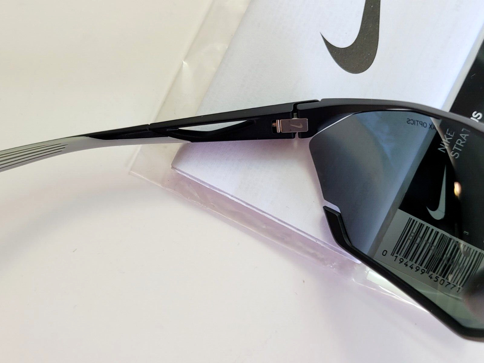 Nike Stratus Men’s Sunglasses Black Grey DC3409 Max Optics Hard Case New w Tag