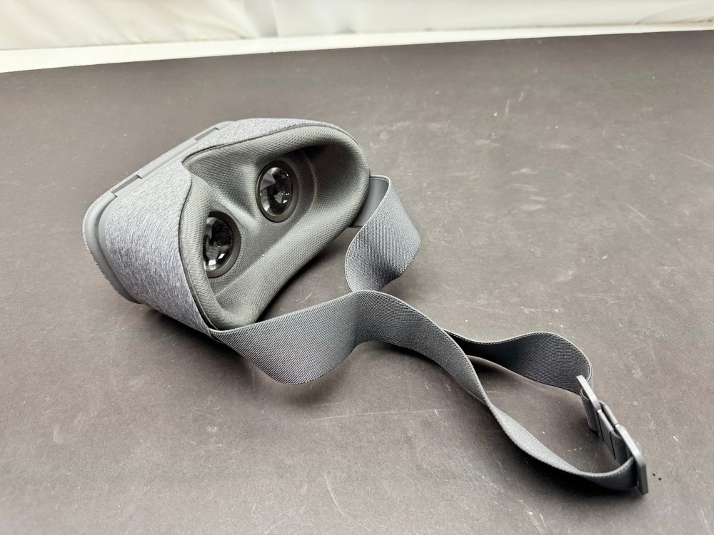Google Daydream View - VR Headset for Smartphone (Slate)