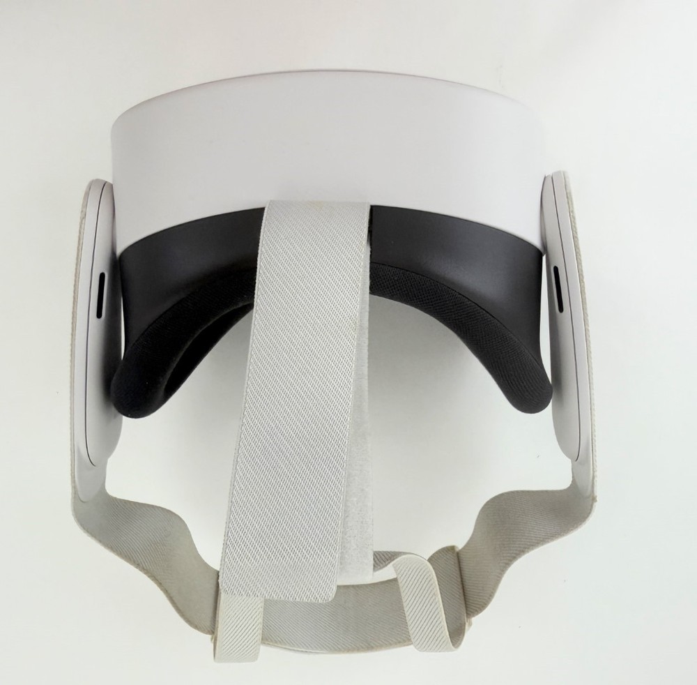 Oculus Quest 3S All-In-One Headset 128GB