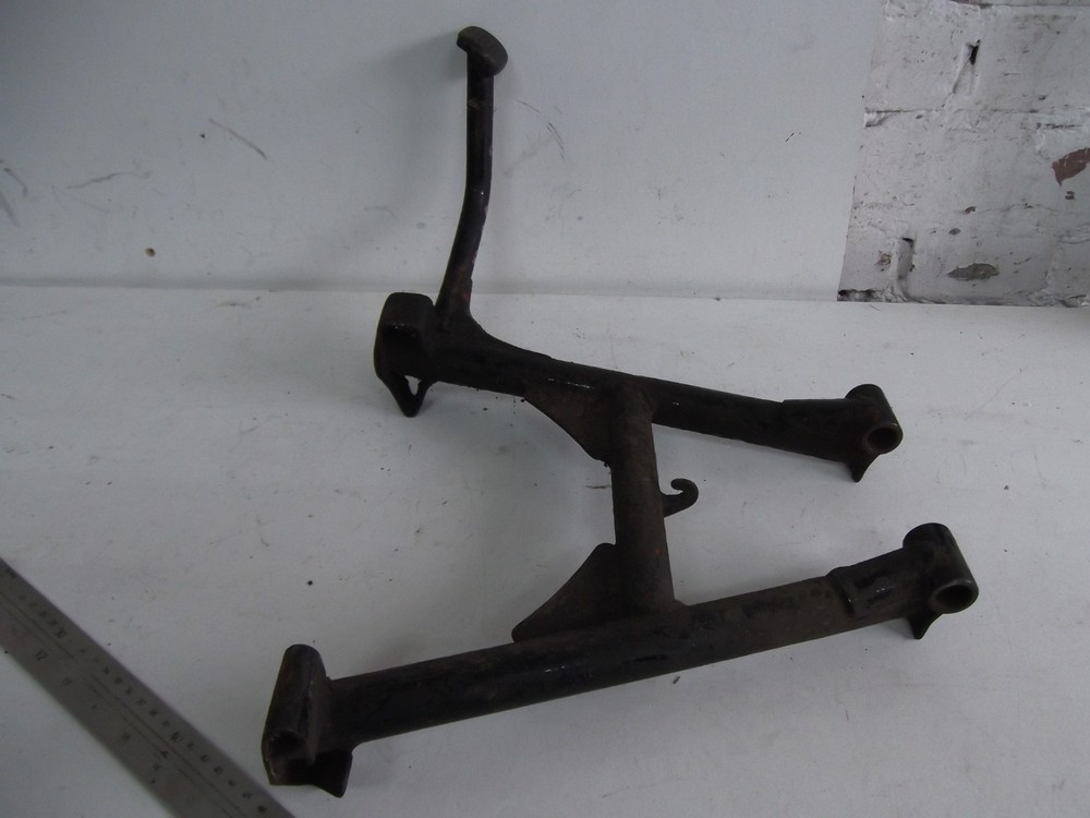 SUZUKI GS850 CENTRE STAND