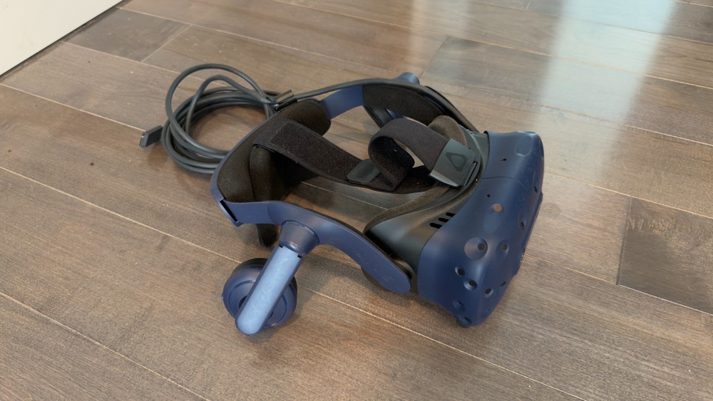 HTC Vive VR System + Vive Pro Headset Bundle Fully Tested, Great Condition