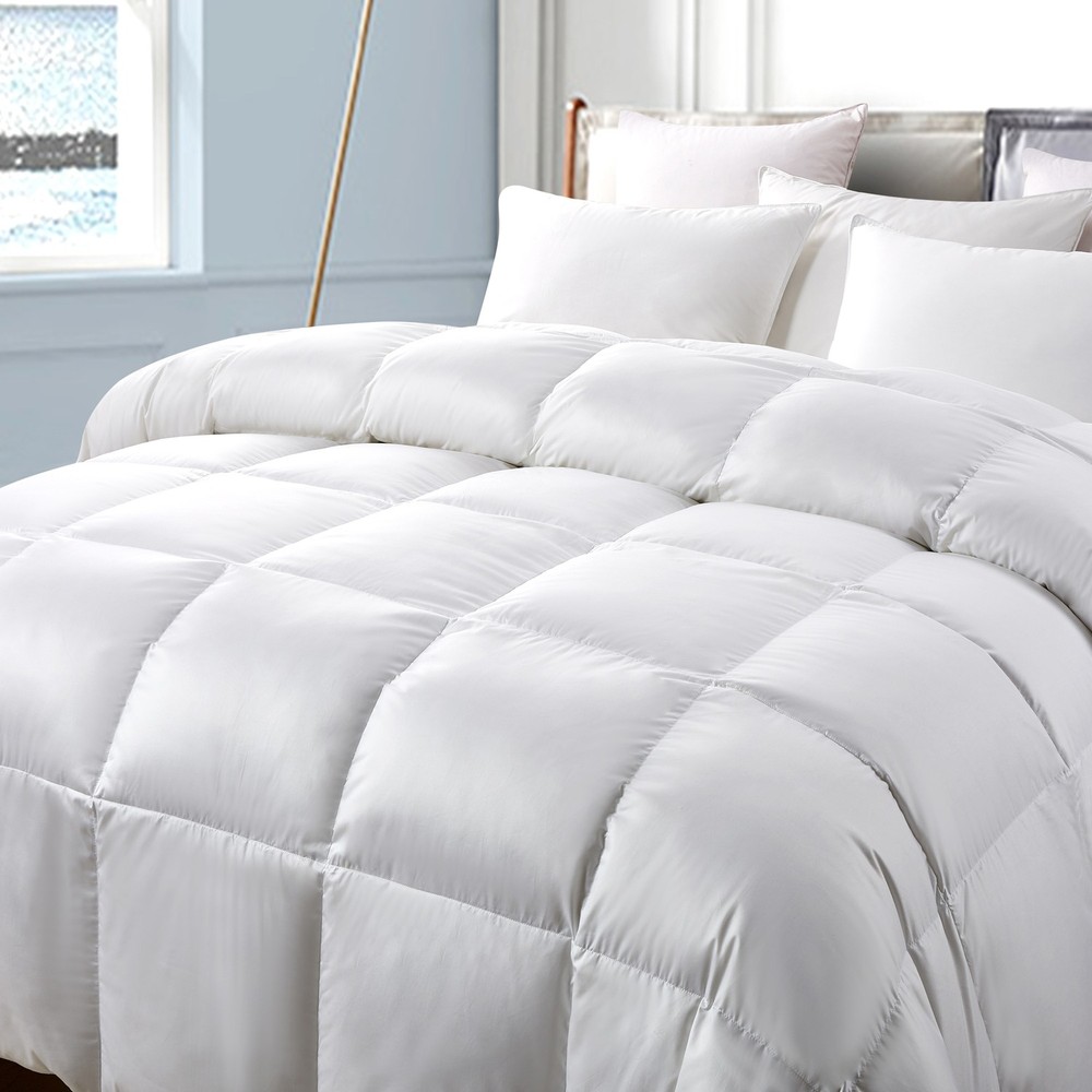 Serta 300 Thread Count White Down Fiber Comforter-Light Warmth
