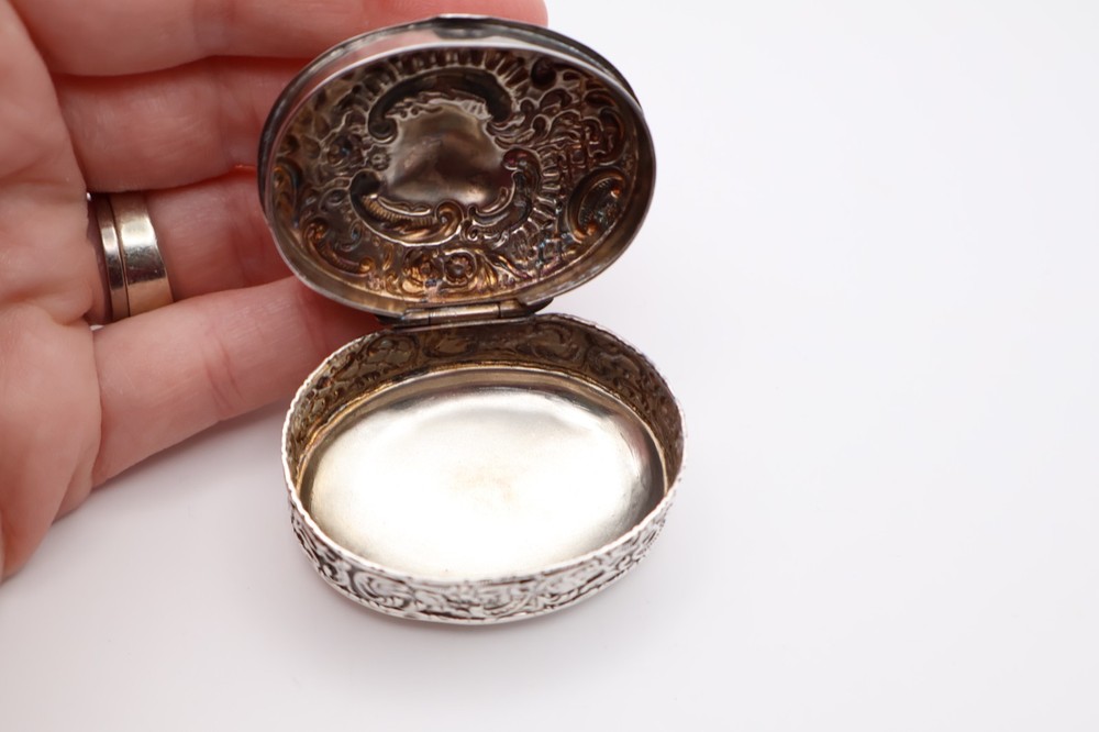 Charming Antique Solid Silver Repousse Small Oval Trinket Box Birmingham 1900