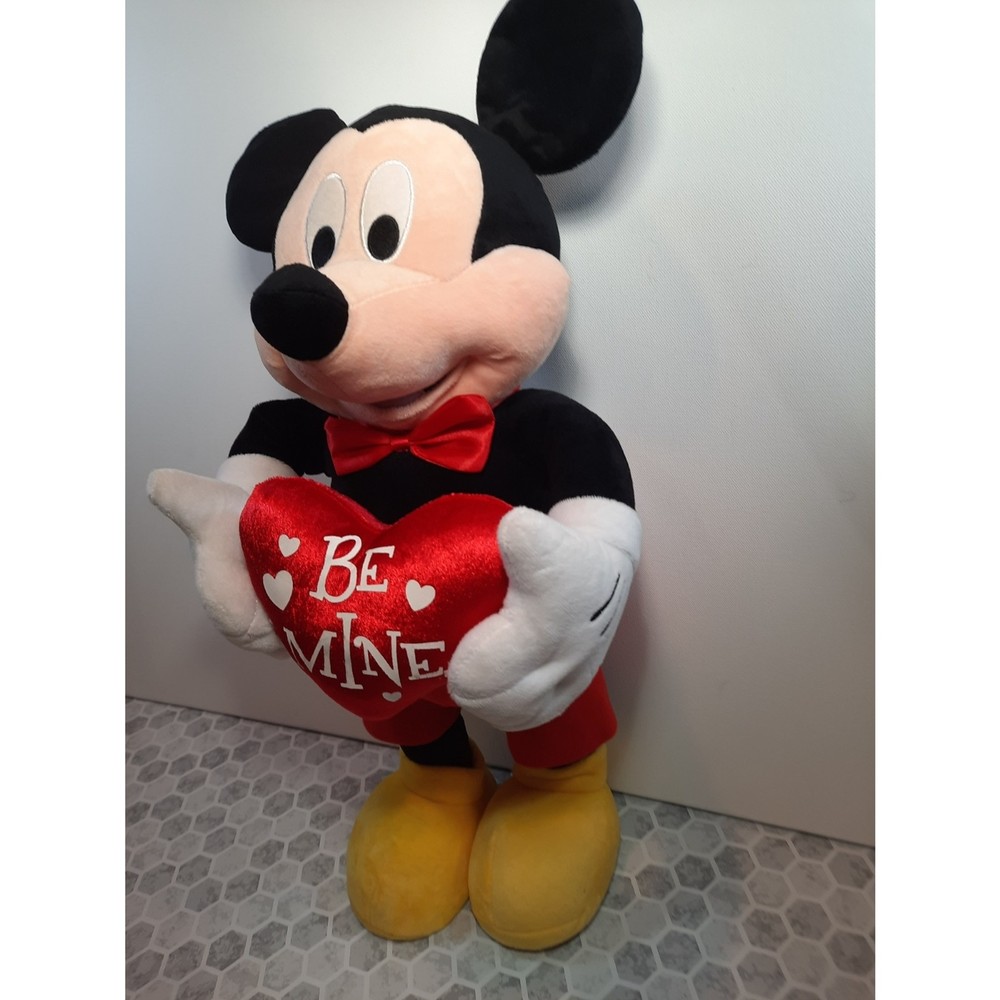 Heart Holding Mouse, Valentine's Gift, Love