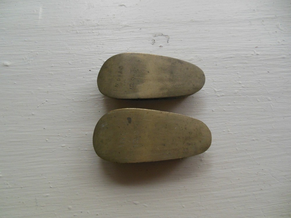 Pair / 2 Vintage Etched Brass Solid Shoe Ashtrays 3 3/8" India