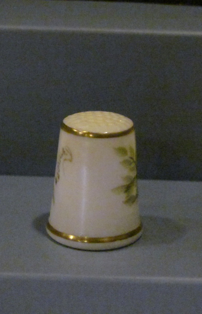 ROYAL WORCESTER HAND PAINTED THIMBLE - BIRD - BLUE TIT Signed D Dunkle