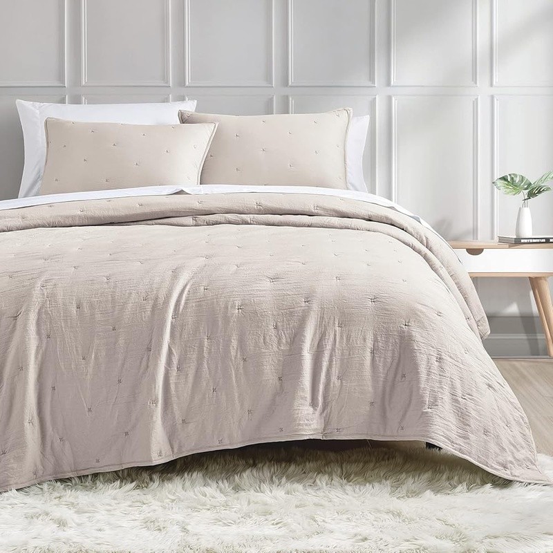 Oversized Queen Quilt Set Lightweight Microfiber Embroidered Soft Cozy Bedding