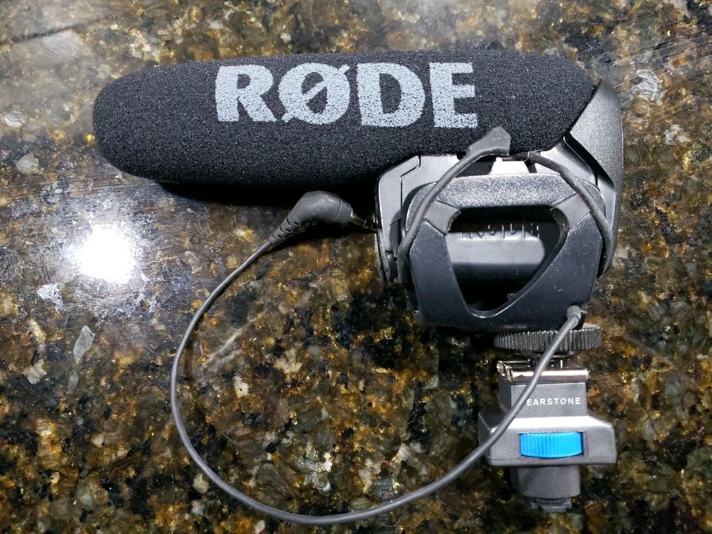 RODE - VIDEOMIC PRO Shotgun Microphone W/ Camera Shock Mount