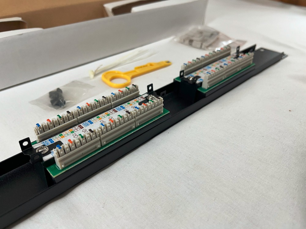 Patch Panel UTP 12 Port Ethernet CAT5e RJ45 110 Network