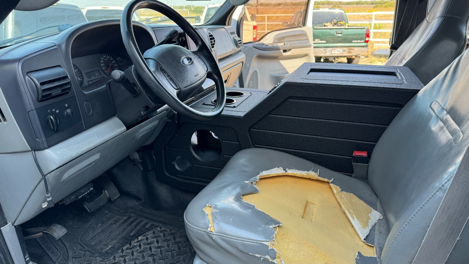 Ford F-250 05-07 Center Console Subwoofer Box Speaker Box 12” Woofer Ported