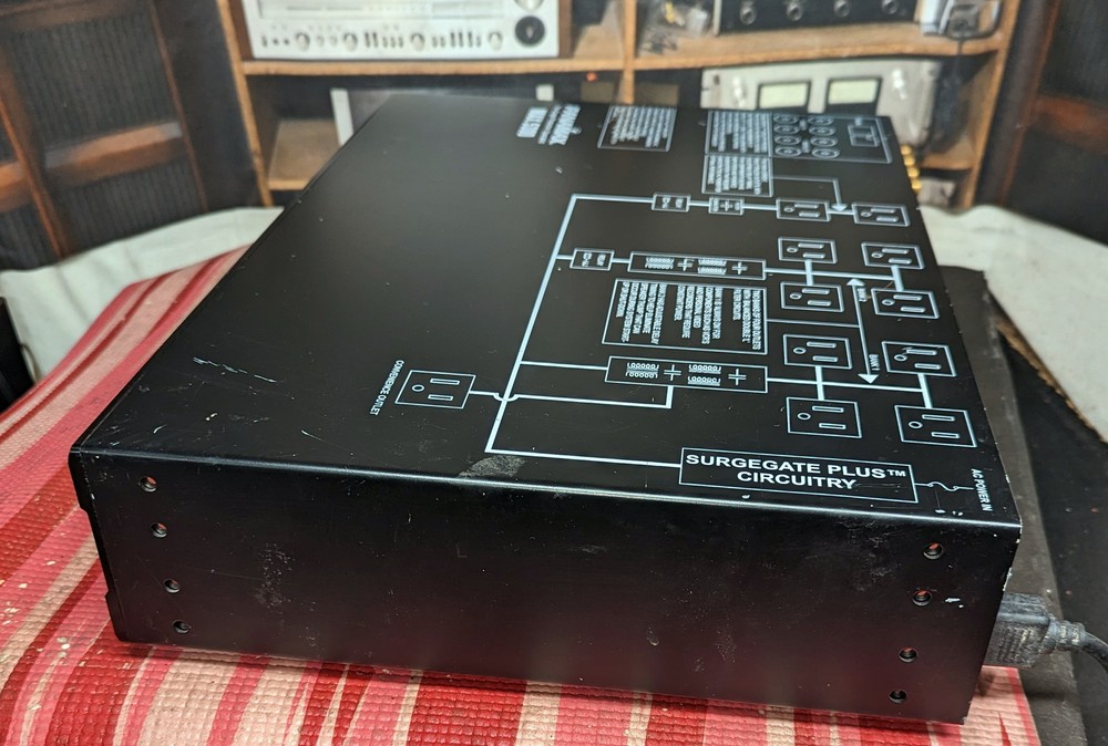 Panamax MAX-5300 surge protector with analog voltage meter