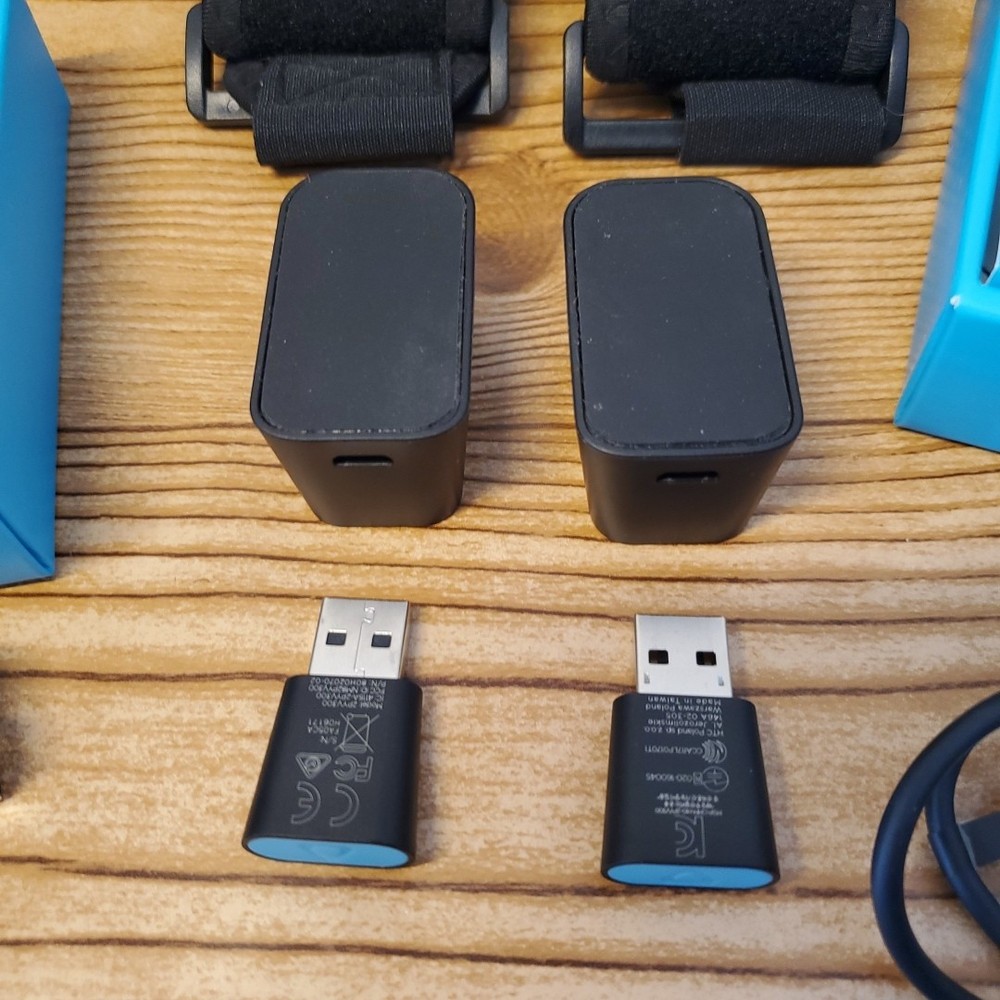 2x HTC Vive Tracker 2018 2.0 Full Body Tracking VRChat - Complete Dongle Straps