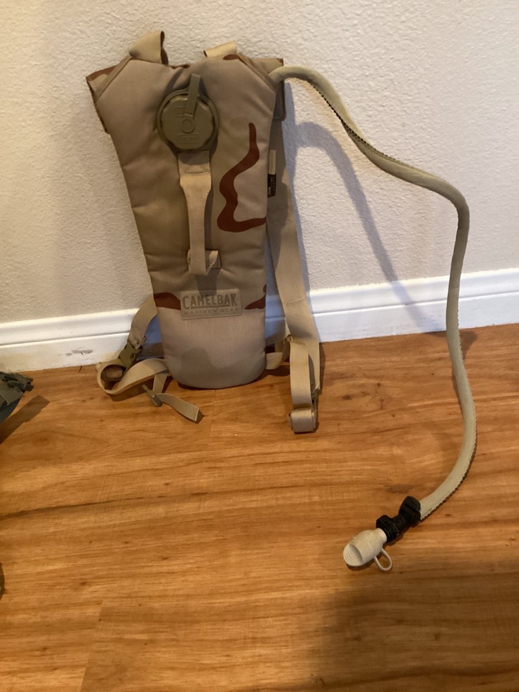 MOLLE II MODULAR LIGHTWEIGHT LOAD -CARRYING BACKPACK & CAMELBAK HYDRATION PACK