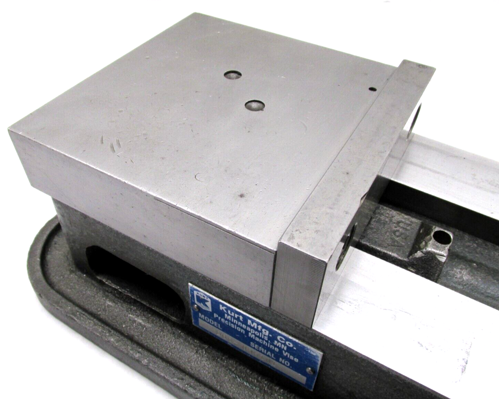 KURT ANGLOCK 6" MILLING MACHINE VISE w/ JAWS & HANDLE - #D60