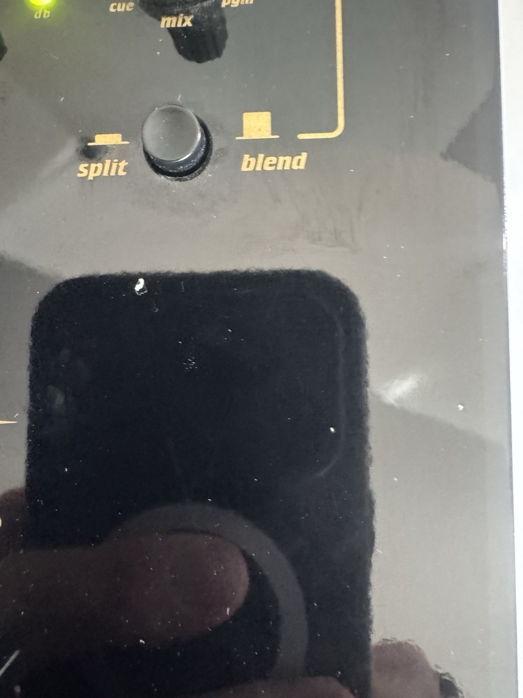 Numark DM3002X Professional DJ Mixer Working