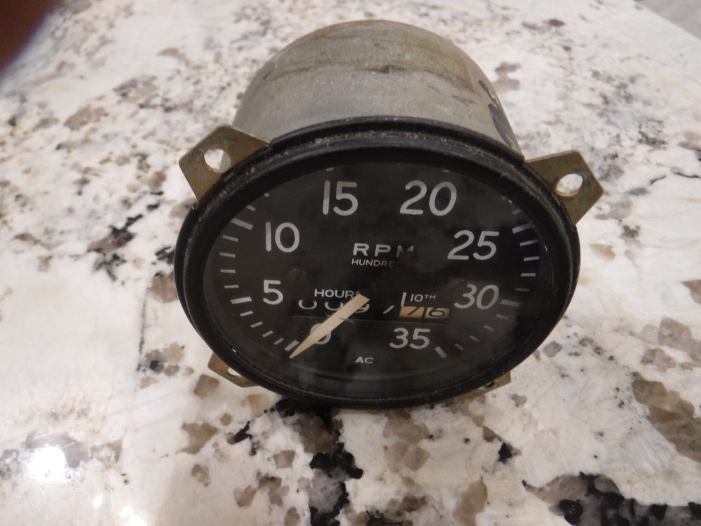 Cessna RT-7 Tachometer