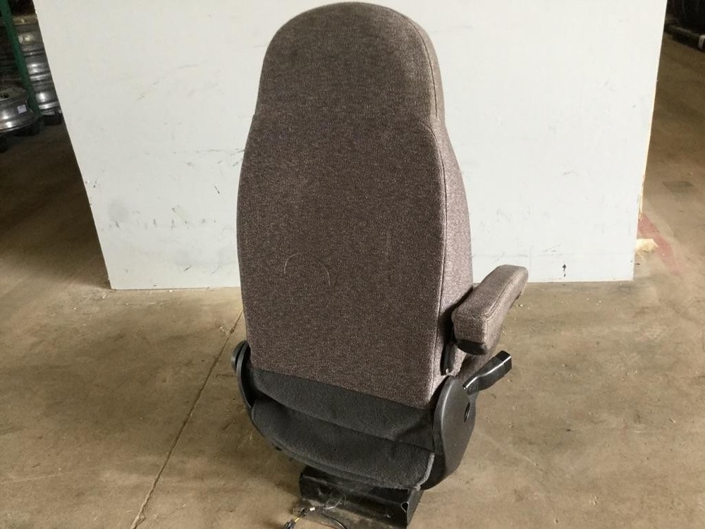 Replaces 2016 PETERBILT 579 FRONT SEAT , IL