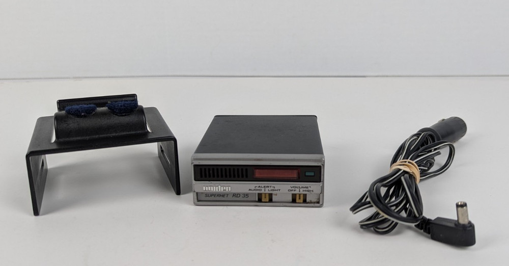 UNIDEN RD-35 RADAR DETECTOR - BRACKET & CIG CORD- POWERS ON (otherwise UNTESTED)