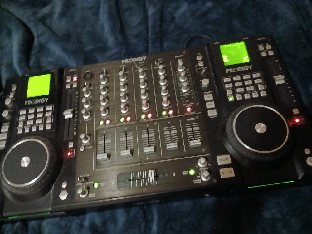 Prodigy FX B-52 4-channel DJ mixer / CD player CD 2 not working !!