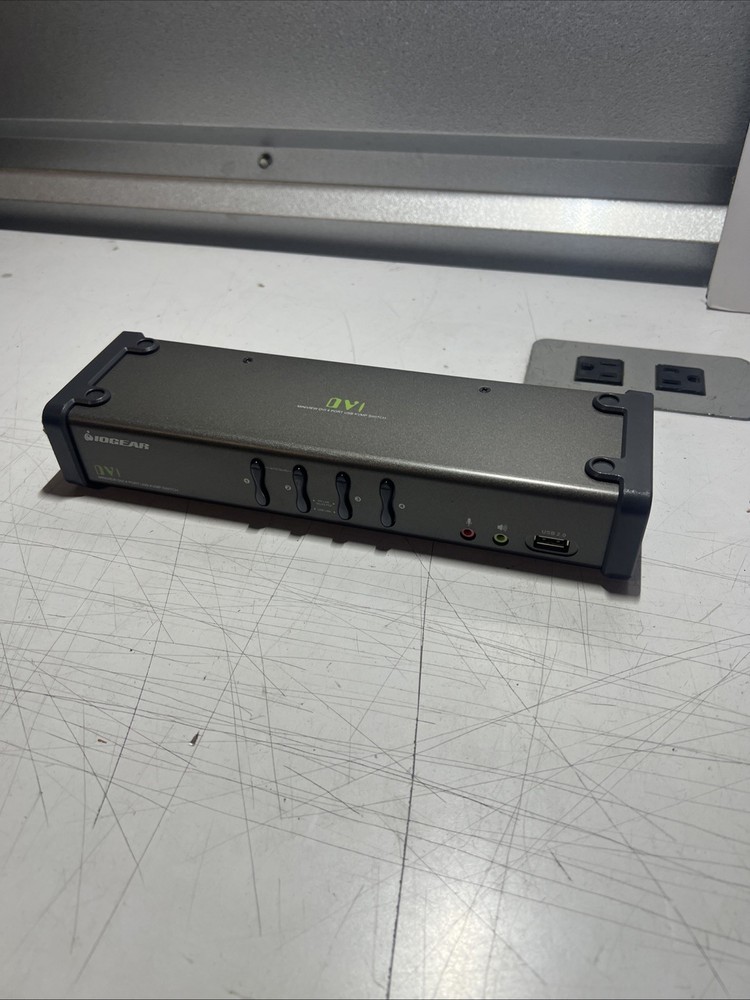 IOGear 4-Port KVMP Switch GCS1104