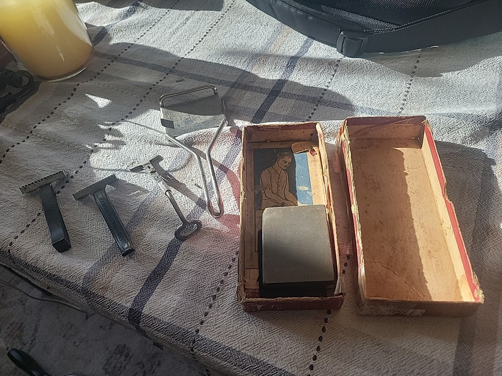 Rare Warner-Jones sharpener stropper razor blades