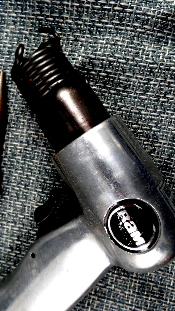 RAM Air Hammer Pneumatic  Kit with 4 Chisels
