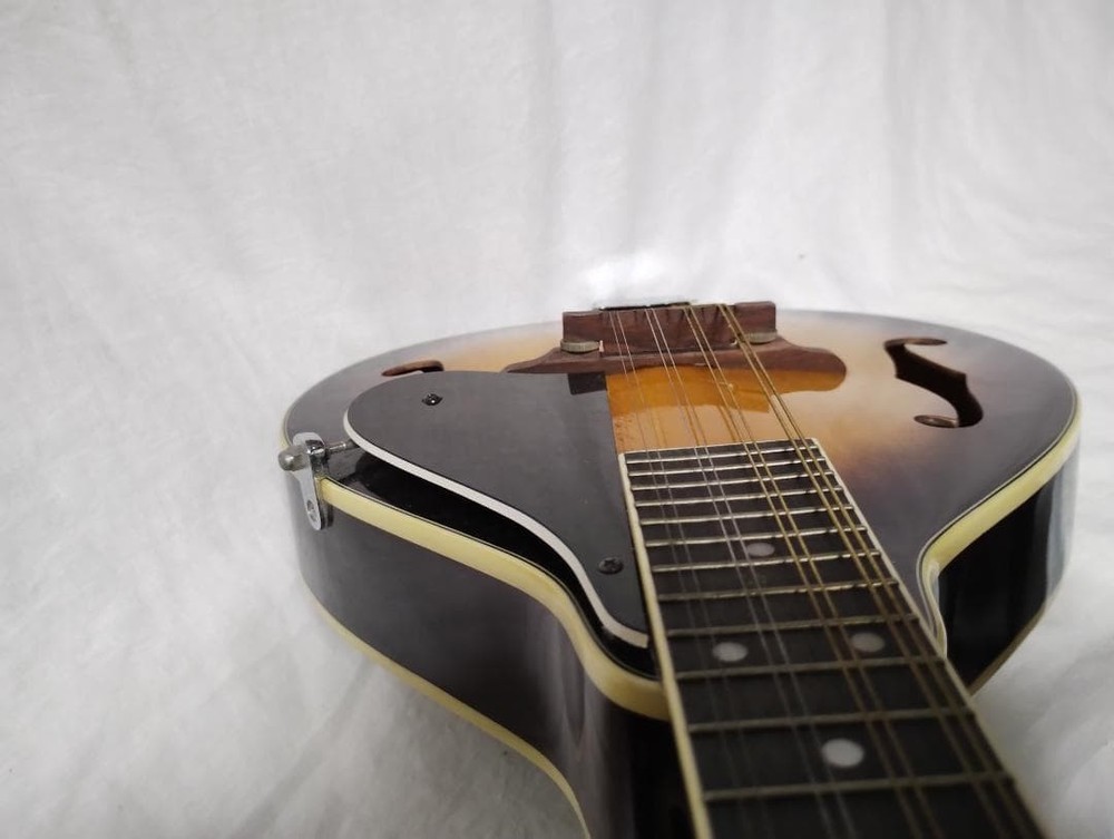 Mavis flat mandolin type A