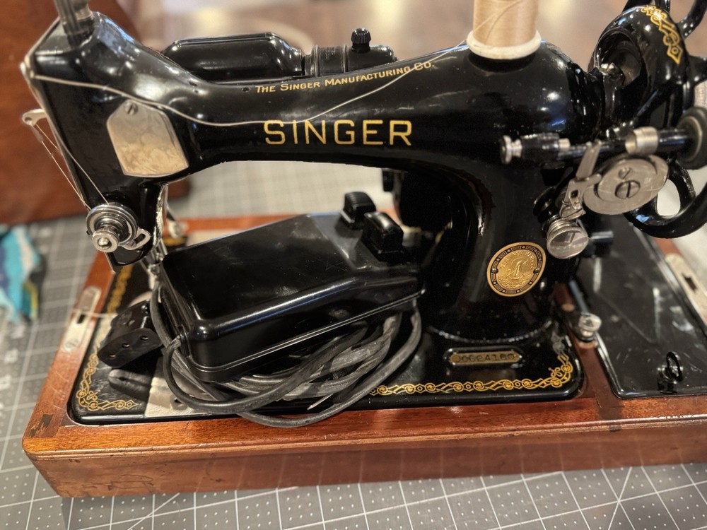 Gorgeous SINGER 128 Sewing Machine from 1949!