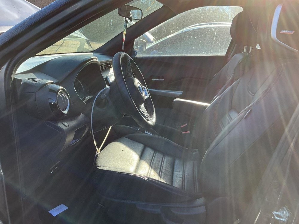 KICKS 2019 Glove Box 4926521