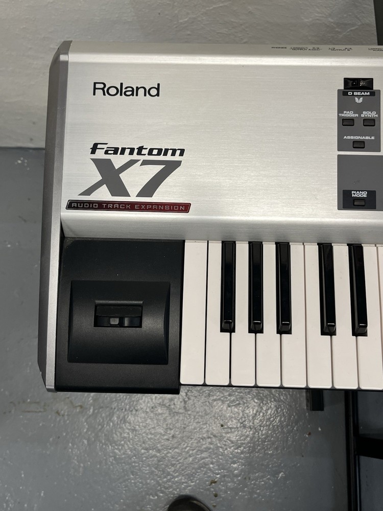 Roland Fantom X7 Synth