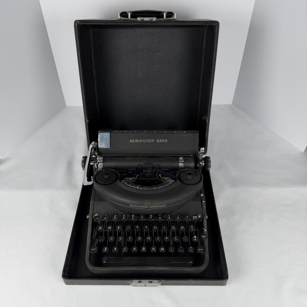 Remington Noiseless Model 7 Typewriter Working with Case