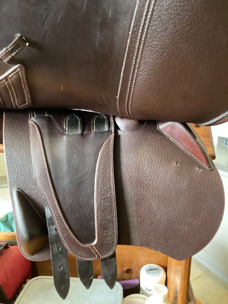 Super Comfy 17" Devoucoux Lab saddle with stirrup leathers