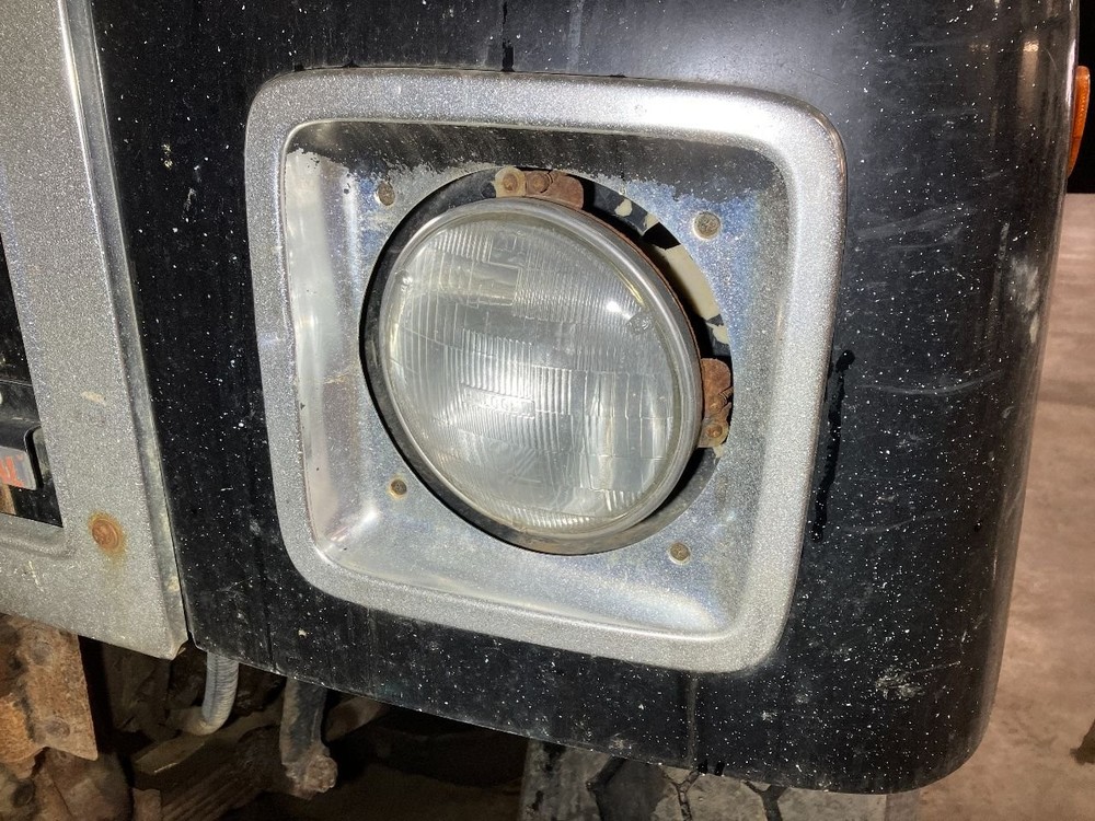 International S2500 Left/Driver Headlamp - Used