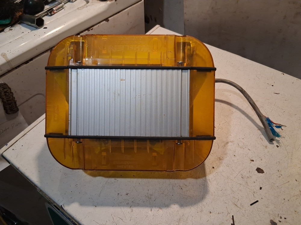 Whelen Edge Approx 10" X 8” Amber Model Mirror Edge 40626 Strobe Light