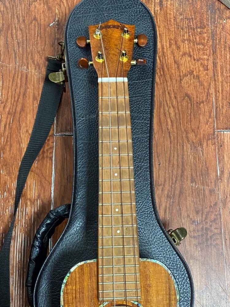 SONNY D KOA UKULELE W/ HARD CASE.